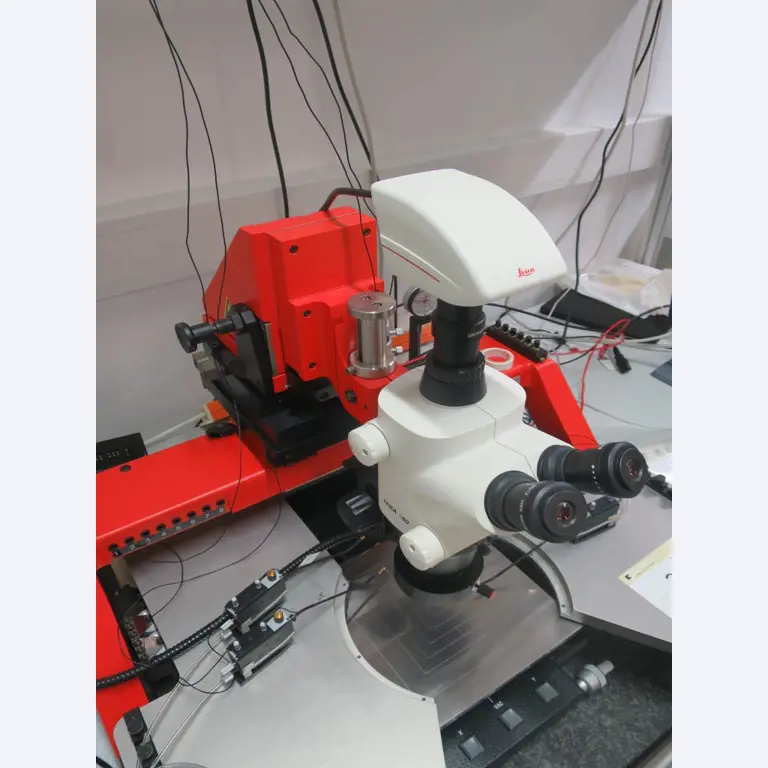 Laboratory, analysis and R & D equipment from a silicon production in the photovoltaic industry-3