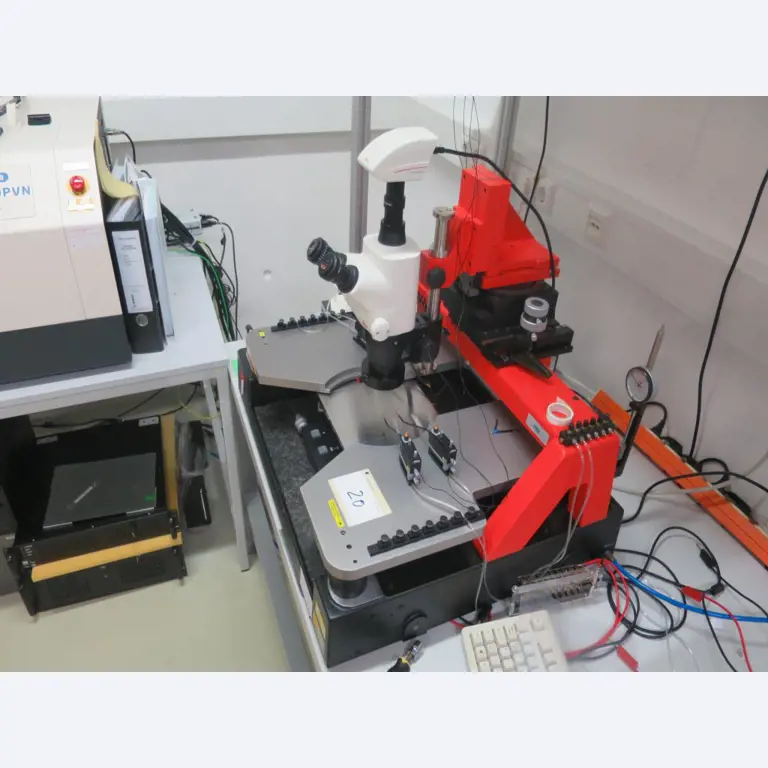 Laboratory, analysis and R & D equipment from a silicon production in the photovoltaic industry-5