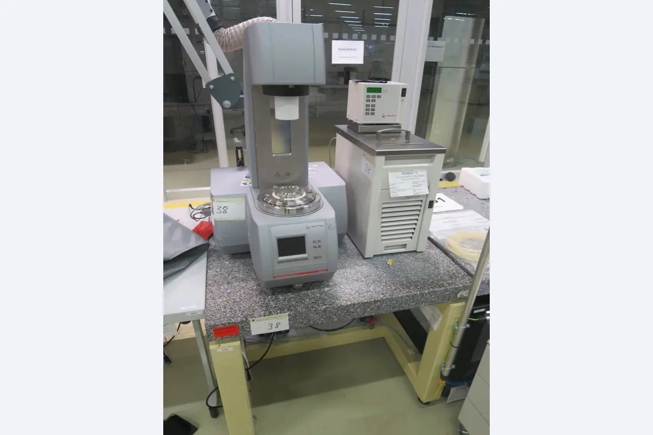 Laboratory, analysis and R & D equipment from a silicon production in the photovoltaic industry-1