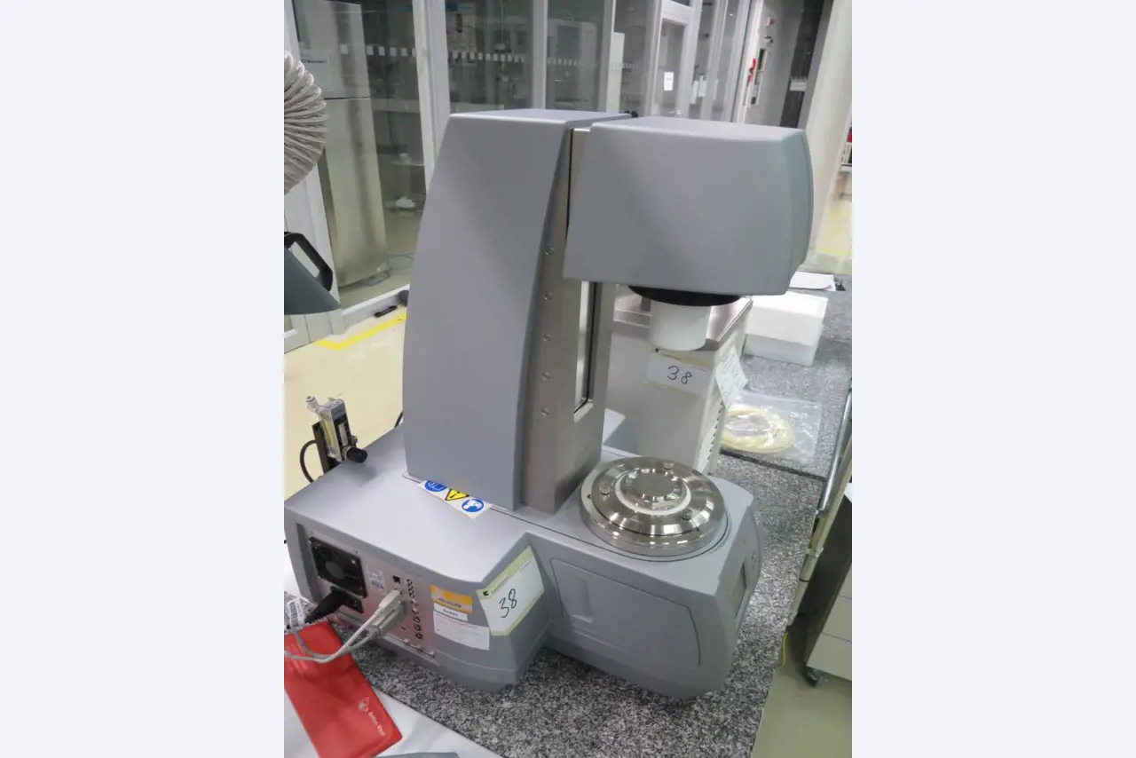 Laboratory, analysis and R & D equipment from a silicon production in the photovoltaic industry-2