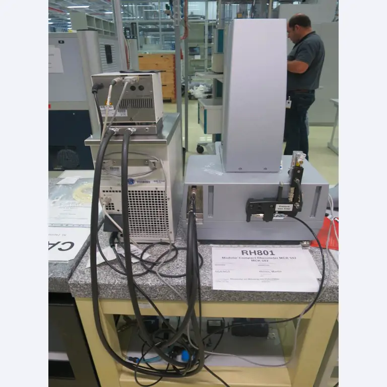 Laboratory, analysis and R & D equipment from a silicon production in the photovoltaic industry-4