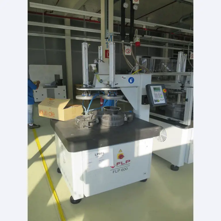 Laboratory, analysis and R & D equipment from a silicon production in the photovoltaic industry-1