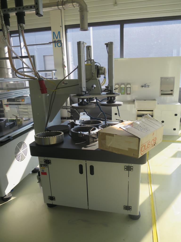 Laboratory, analysis and R & D equipment from a silicon production in the photovoltaic industry-2