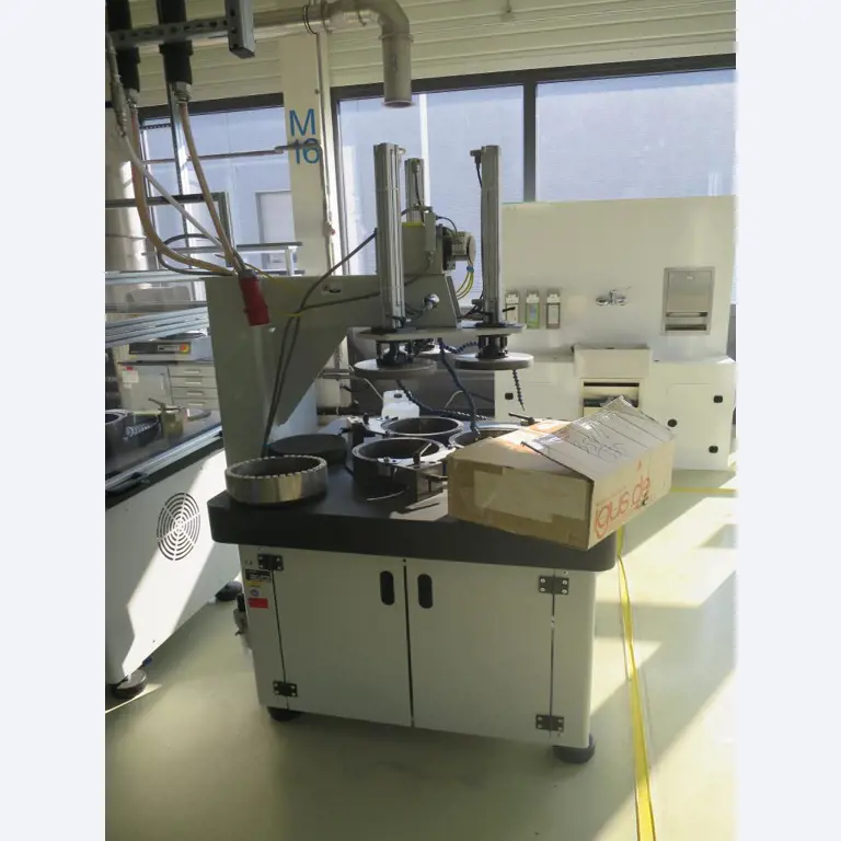 Laboratory, analysis and R & D equipment from a silicon production in the photovoltaic industry-2