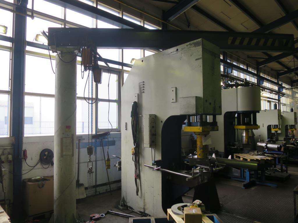 dobro vzdrževani stroji za obdelavo kovin.-1