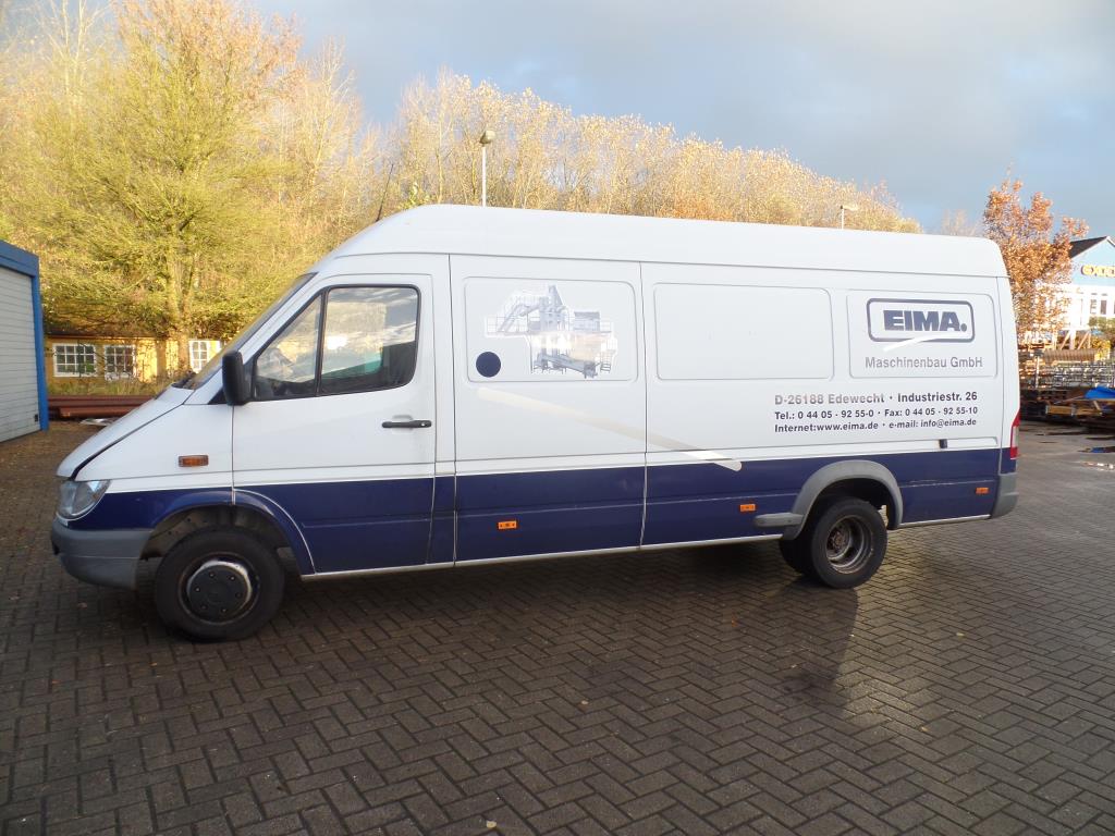 dobro vzdrževani stroji za obdelavo kovin.-2