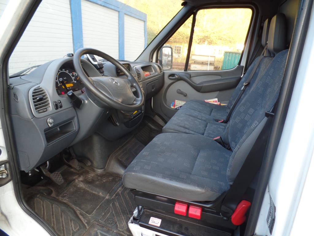 dobro vzdrževani stroji za obdelavo kovin.-6