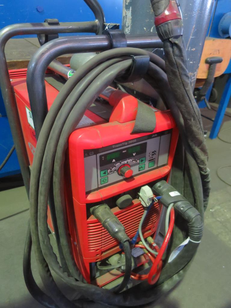 dobro vzdrževani stroji za obdelavo kovin.-2