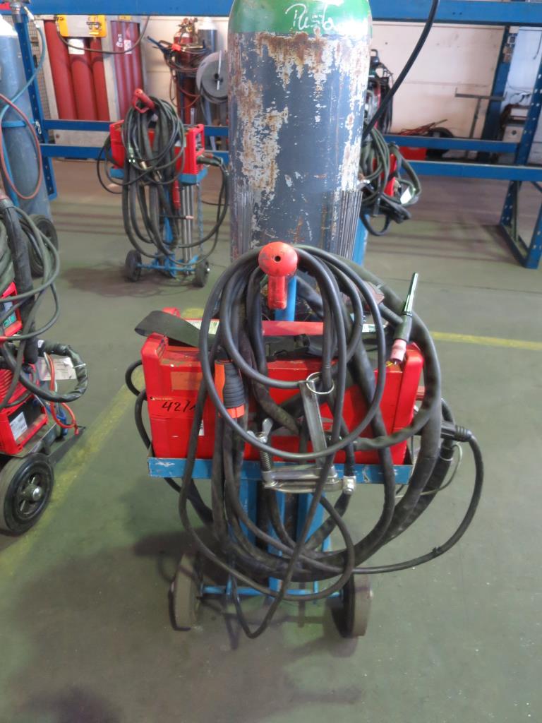 dobro vzdrževani stroji za obdelavo kovin.-1