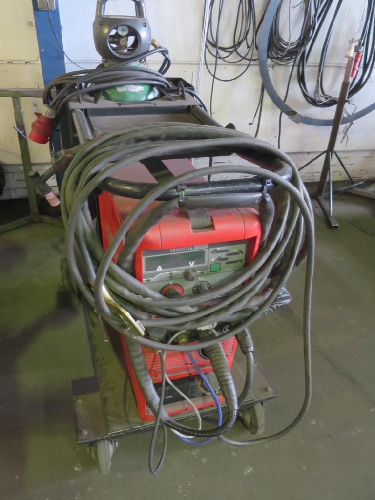 dobro vzdrževani stroji za obdelavo kovin.-1