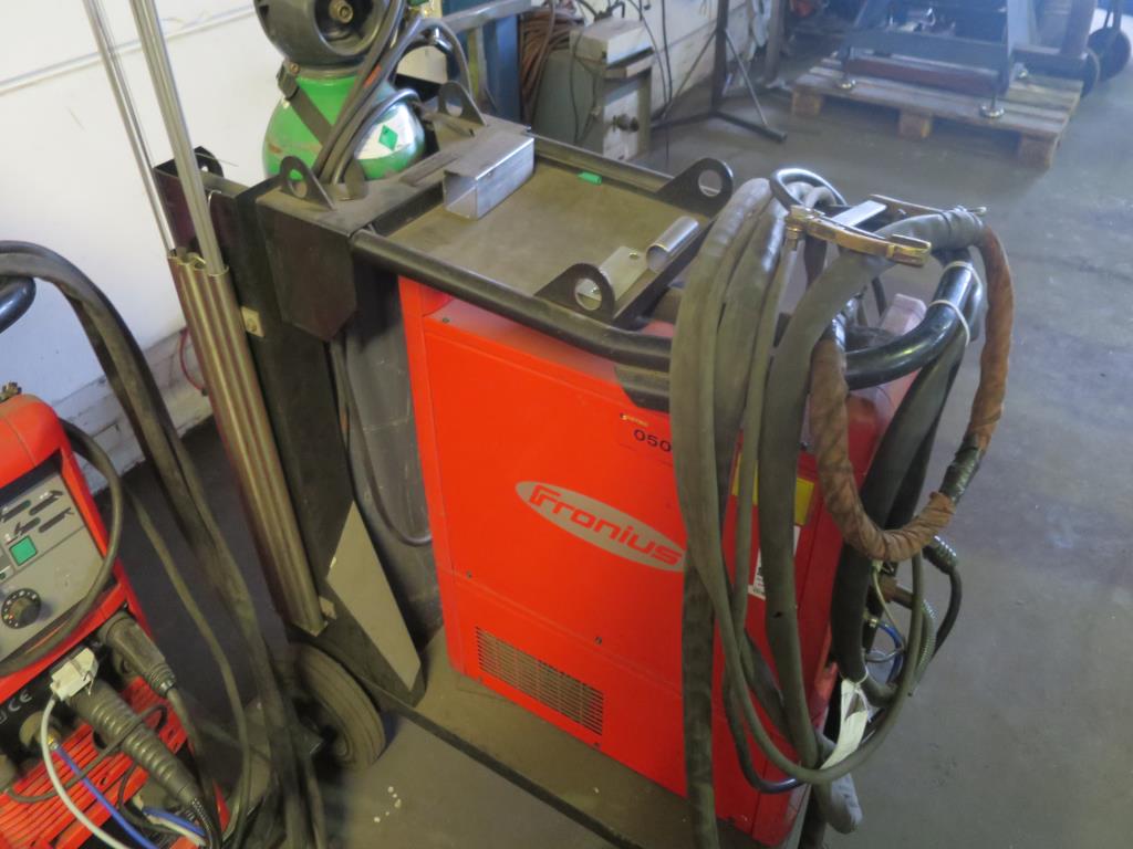 dobro vzdrževani stroji za obdelavo kovin.-2