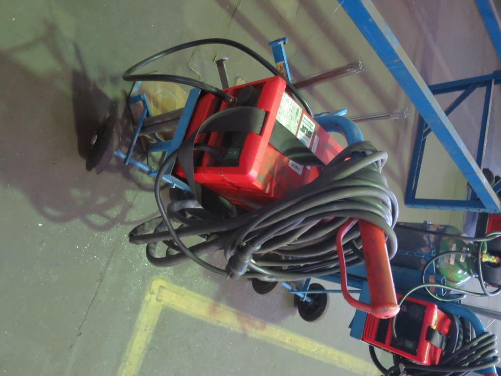 dobro vzdrževani stroji za obdelavo kovin.-1