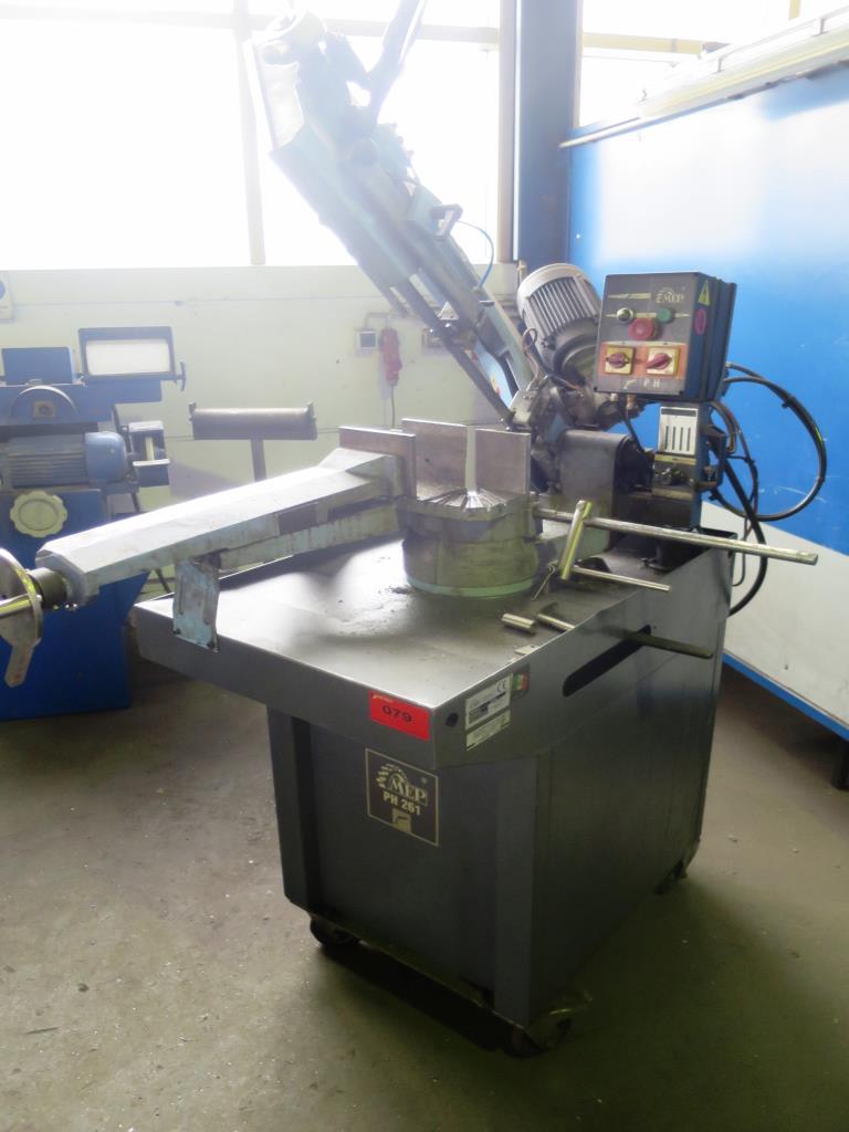 dobro vzdrževani stroji za obdelavo kovin.-2