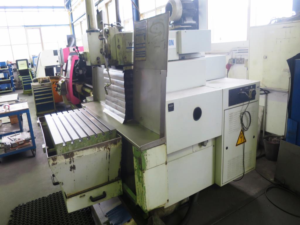 dobro vzdrževani stroji za obdelavo kovin.-2