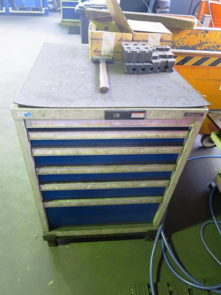 dobro vzdrževani stroji za obdelavo kovin.-3