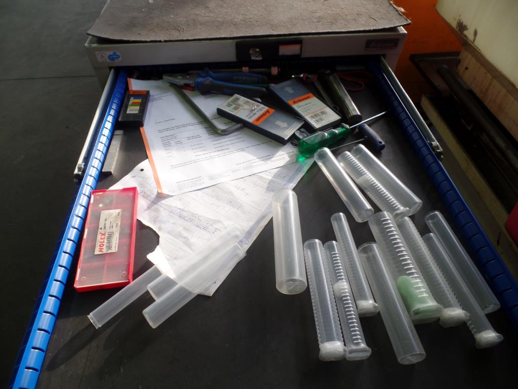 dobro vzdrževani stroji za obdelavo kovin.-5