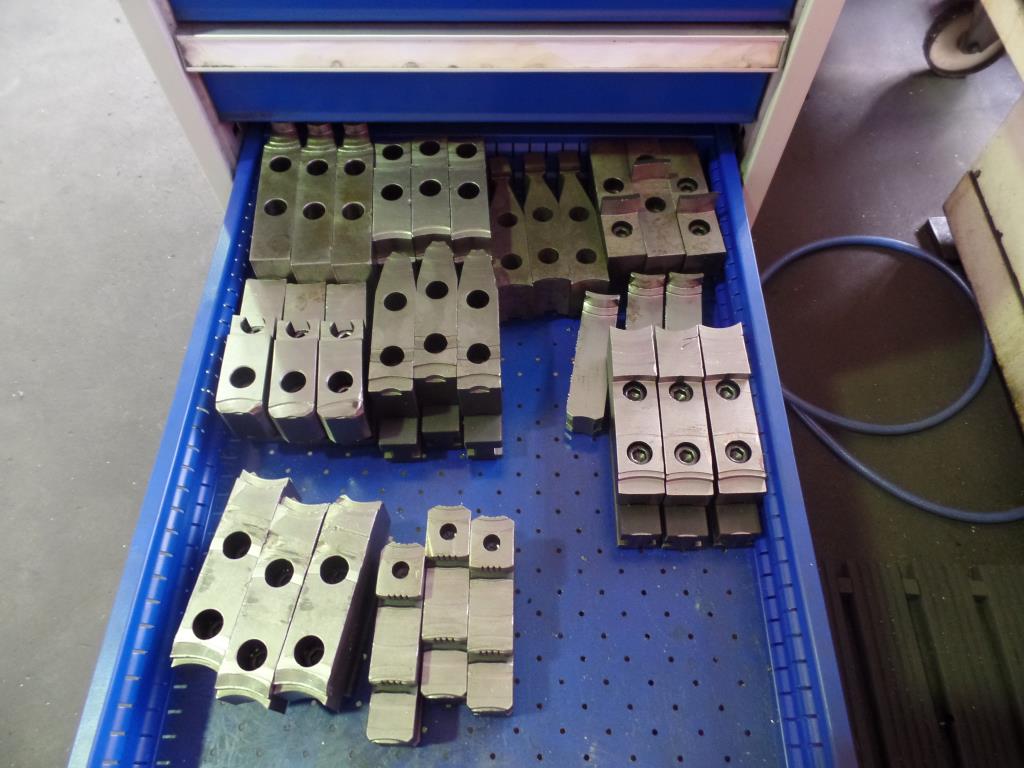 dobro vzdrževani stroji za obdelavo kovin.-7