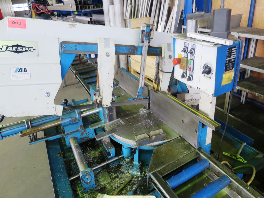 dobro vzdrževani stroji za obdelavo kovin.-2