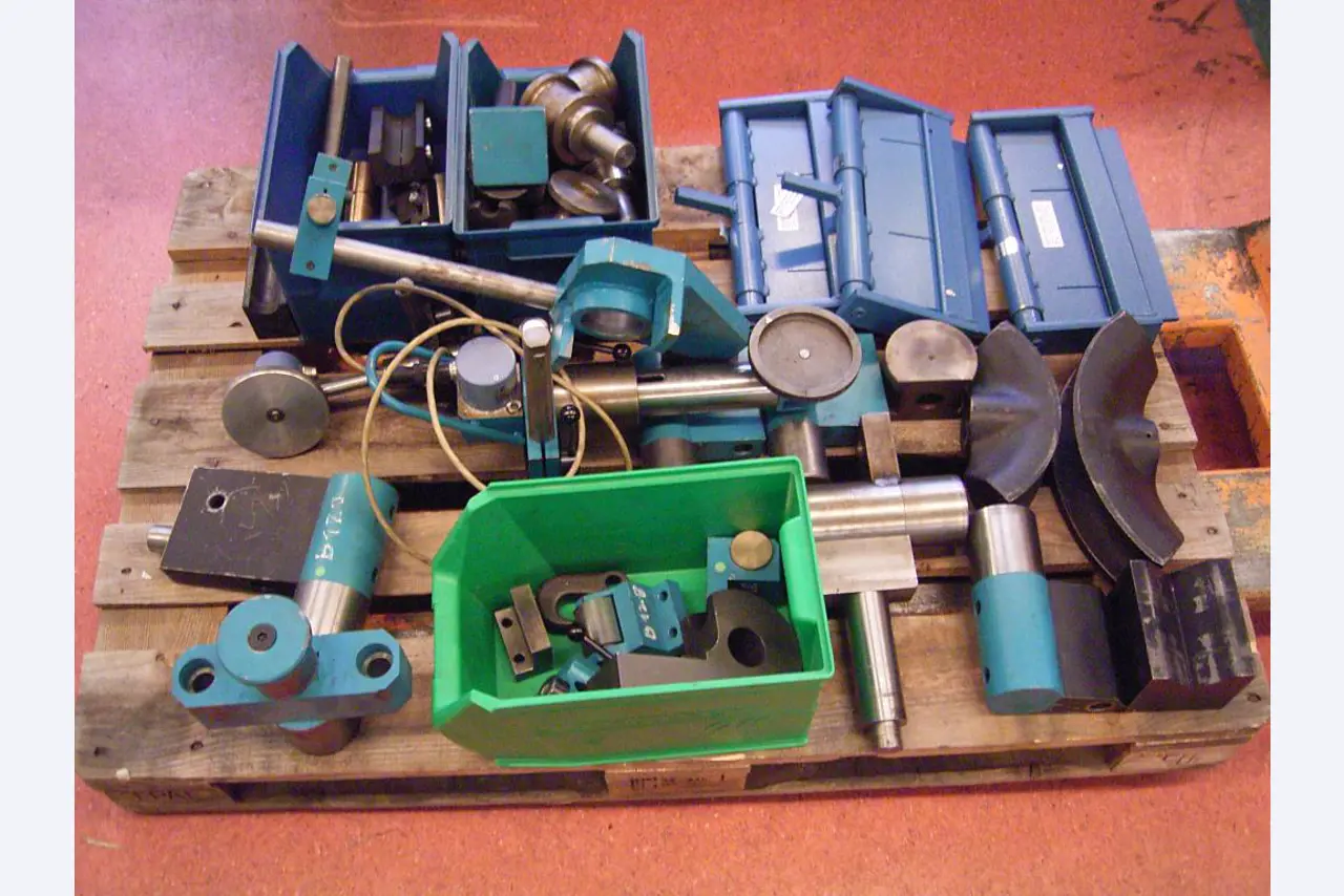 well-maintained workshop equipment -10