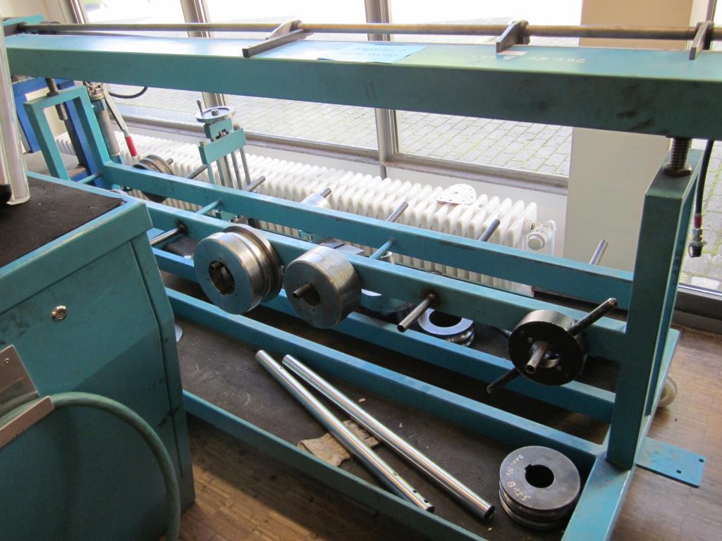 well-maintained workshop equipment -4