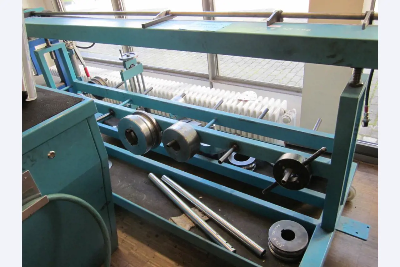 well-maintained workshop equipment -4