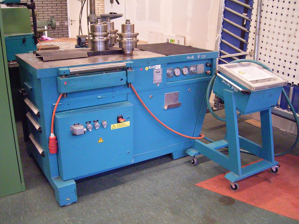 well-maintained workshop equipment -1