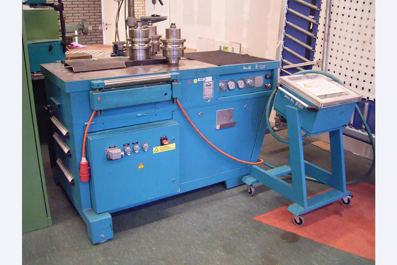 well-maintained workshop equipment -1
