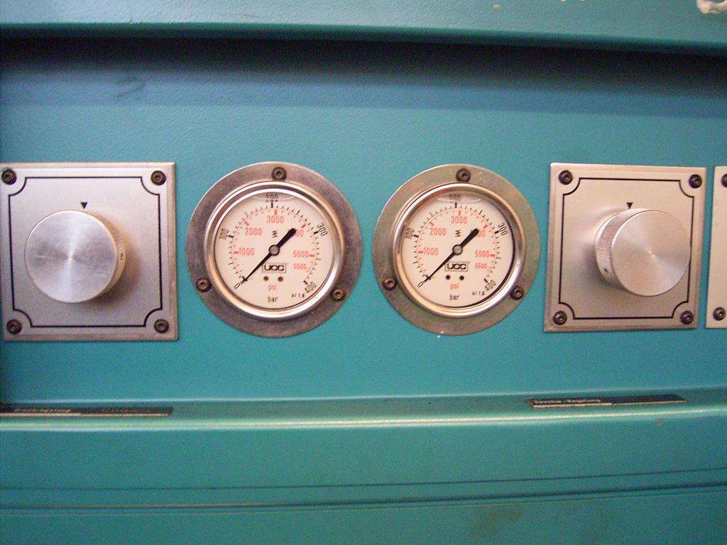 well-maintained workshop equipment -6