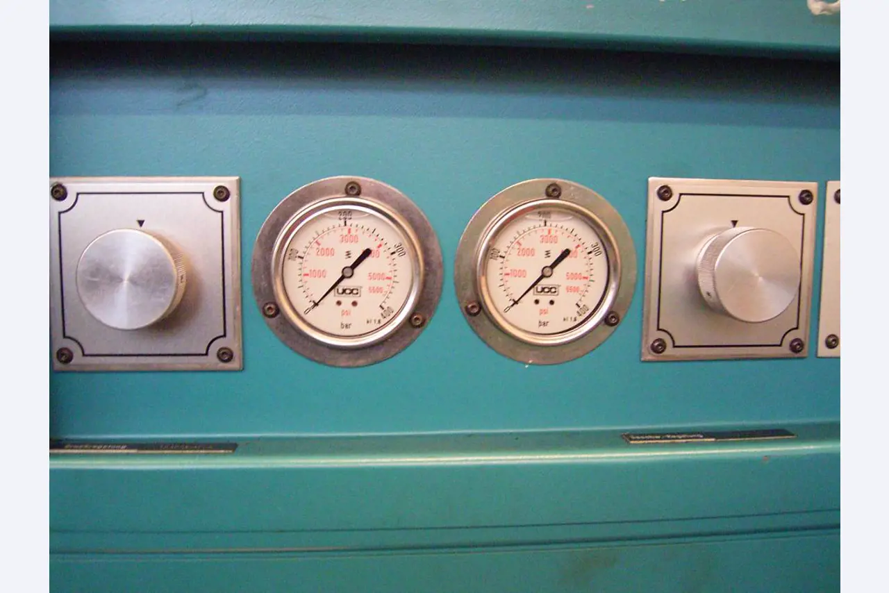 well-maintained workshop equipment -6