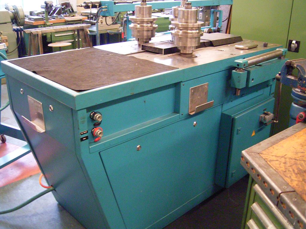 well-maintained workshop equipment -9