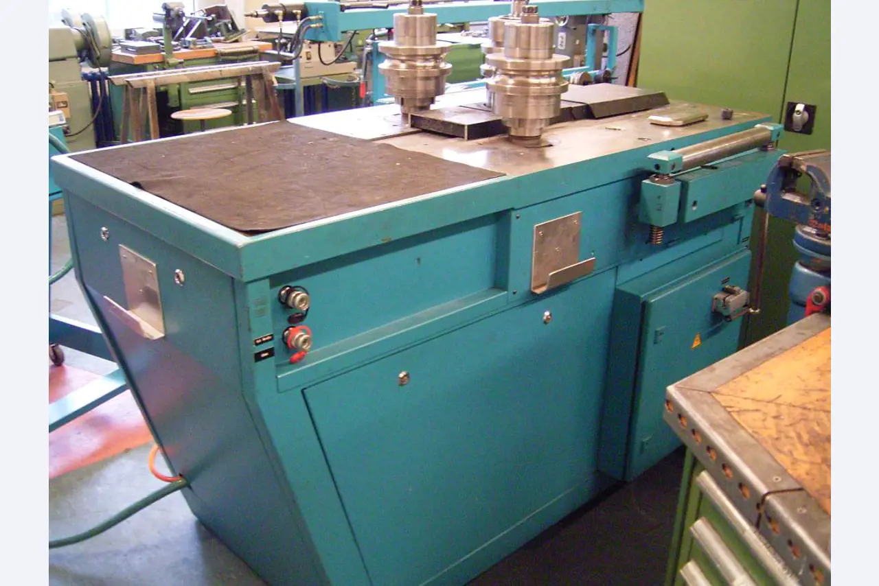 well-maintained workshop equipment -9