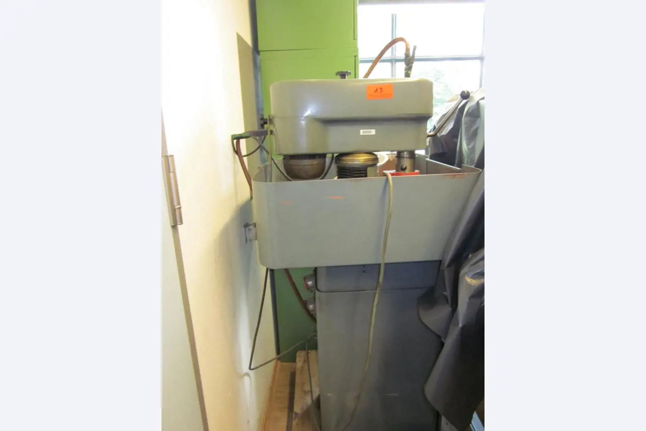 well-maintained workshop equipment -3