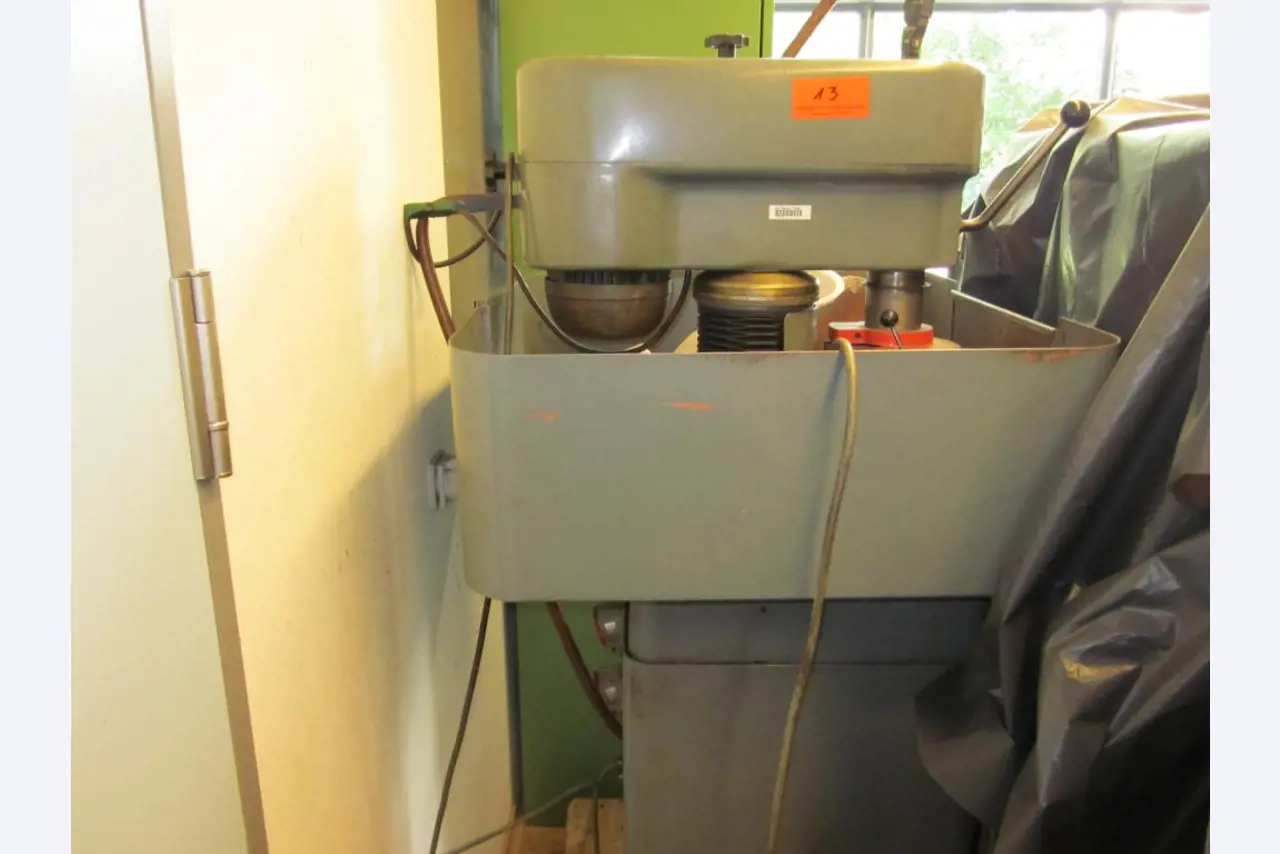 well-maintained workshop equipment -5
