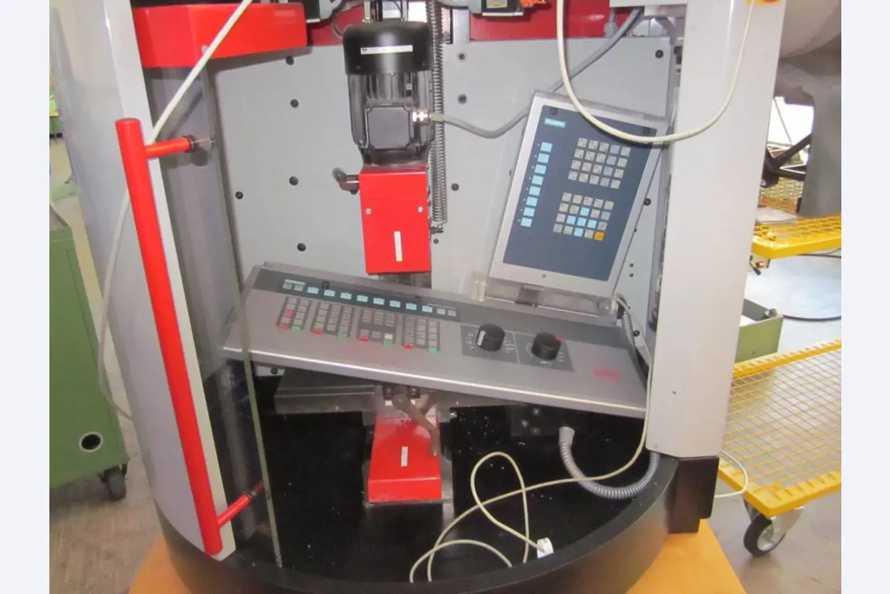 well-maintained workshop equipment -3