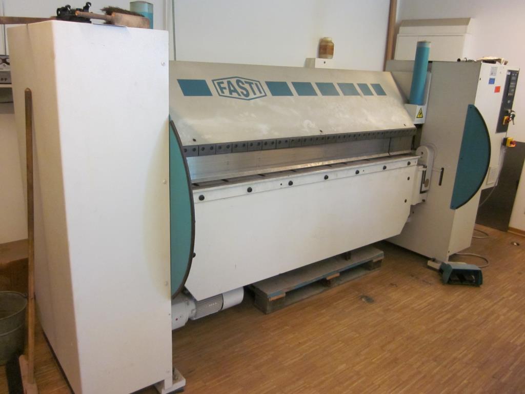 équipement d'atelier bien entretenu-3