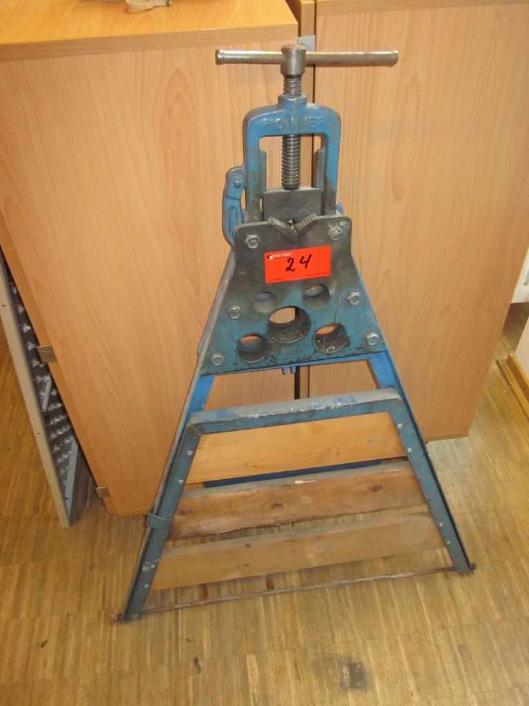 well-maintained workshop equipment -3