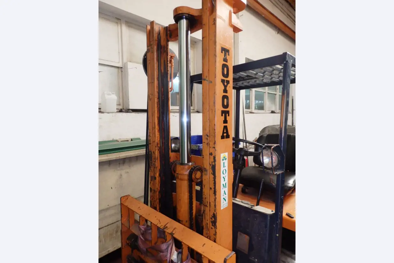 Molds and tool making machinery-2