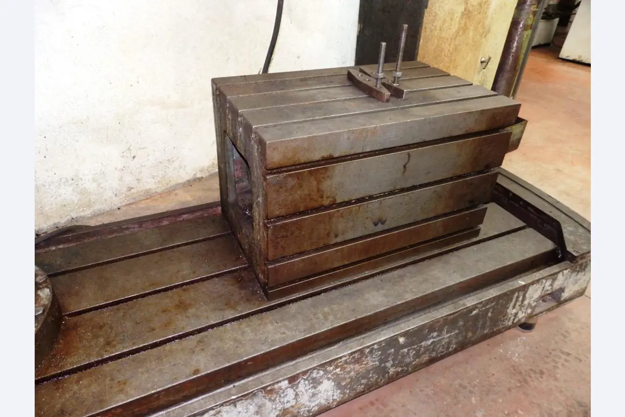 Molds and tool making machinery-3