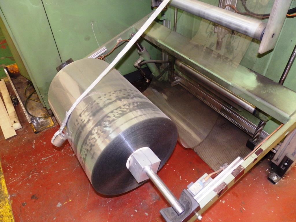 Installations pour l'emballage et le conditionnement sous blister de piles-7