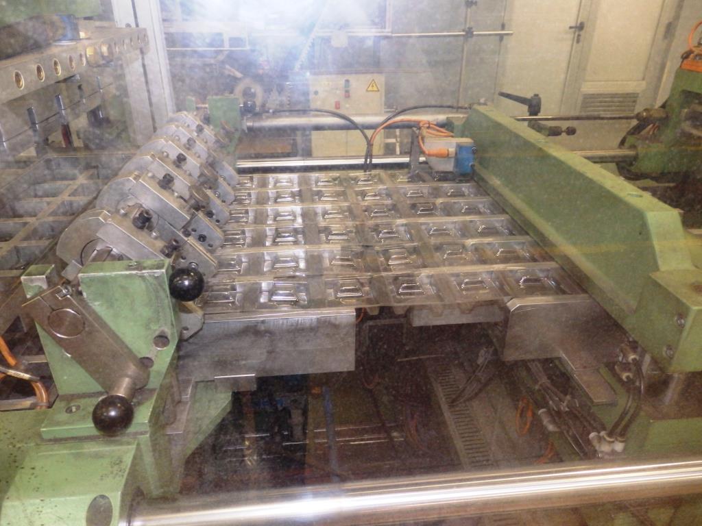 Installations pour l'emballage et le conditionnement sous blister de piles-11