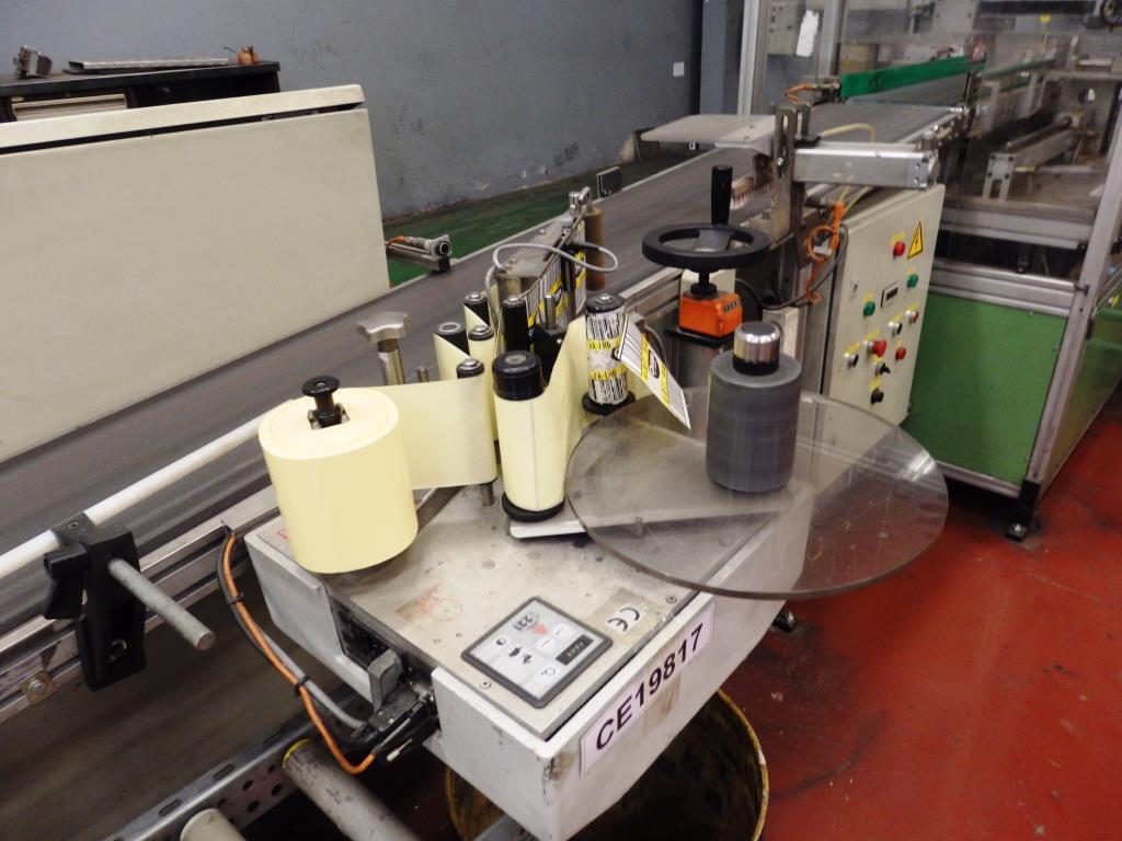 Installations pour l'emballage et le conditionnement sous blister de piles-25