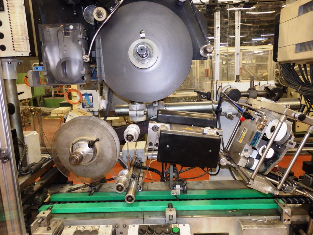 Installations pour l'emballage et le conditionnement sous blister de piles-19