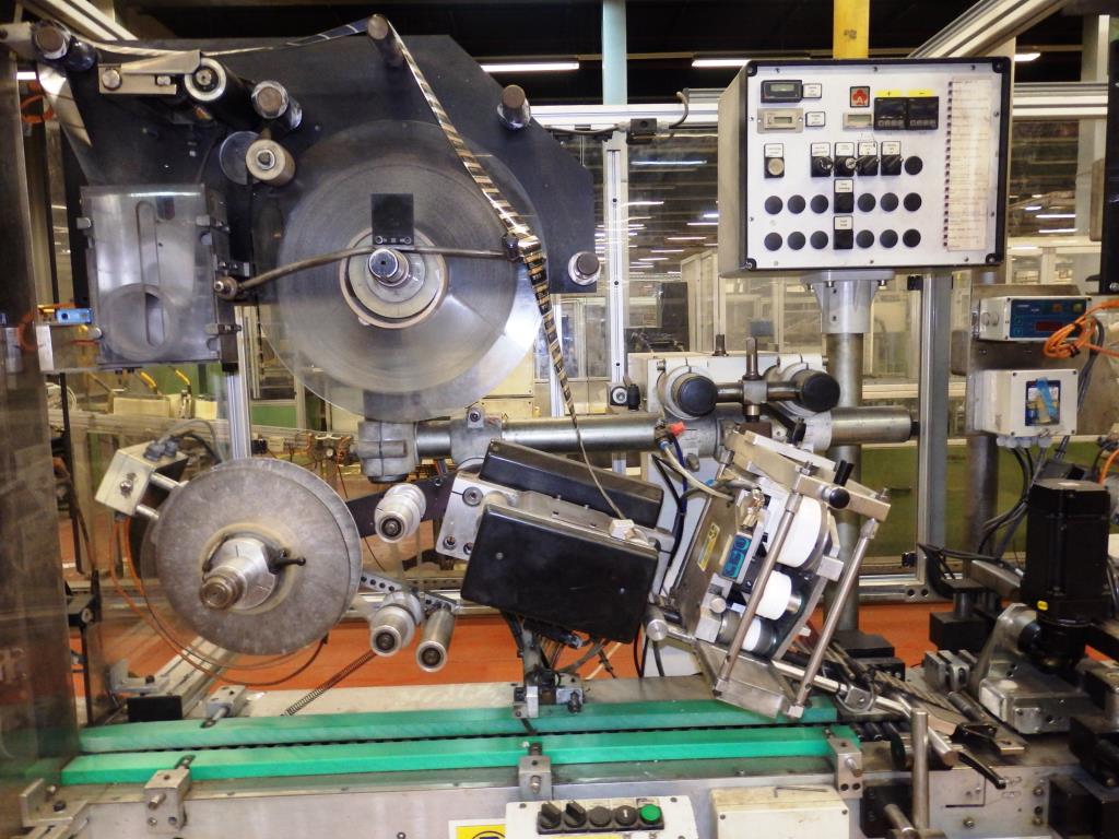 Installations pour l'emballage et le conditionnement sous blister de piles-20