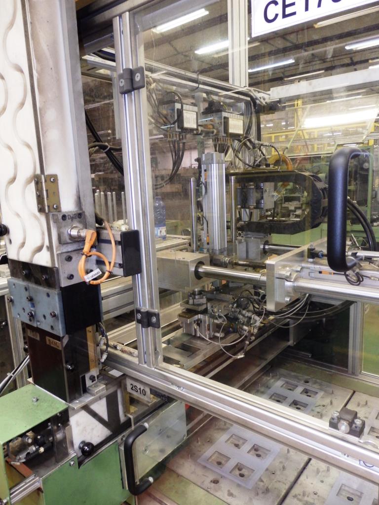 Installations pour l'emballage et le conditionnement sous blister de piles-28