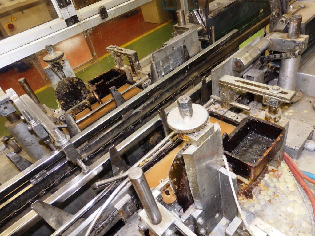 Installations pour l'emballage et le conditionnement sous blister de piles-8