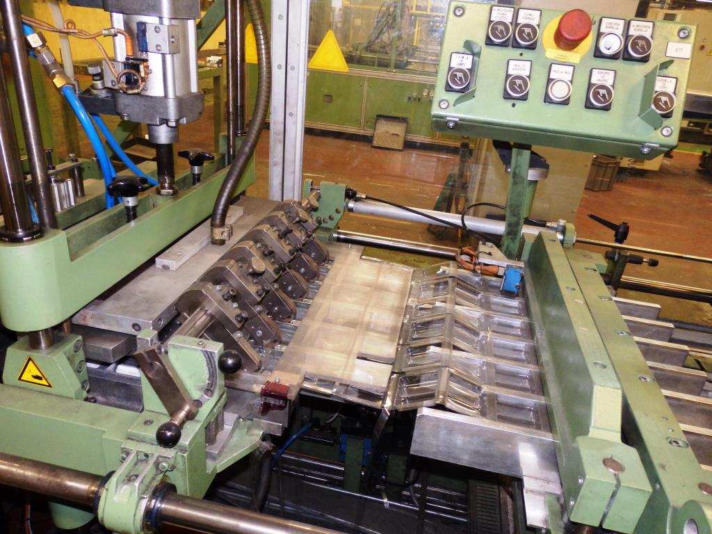 Installations pour l'emballage et le conditionnement sous blister de piles-32