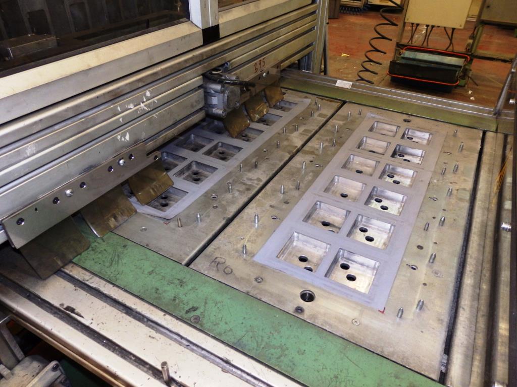 Installations pour l'emballage et le conditionnement sous blister de piles-36