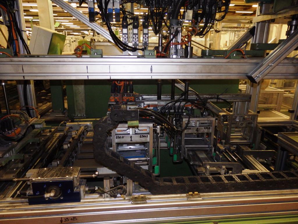 Installations pour l'emballage et le conditionnement sous blister de piles-8