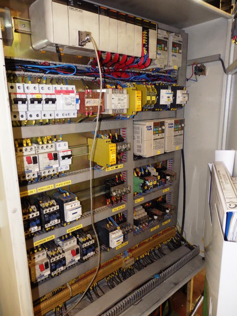 Installations pour l'emballage et le conditionnement sous blister de piles-16