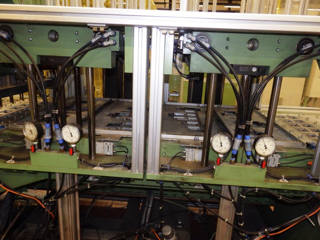 Installations pour l'emballage et le conditionnement sous blister de piles-20